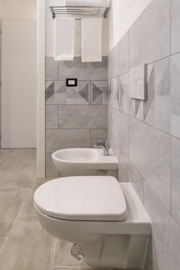 Bandiera 68 Apartment Cagliari Bagian luar foto
