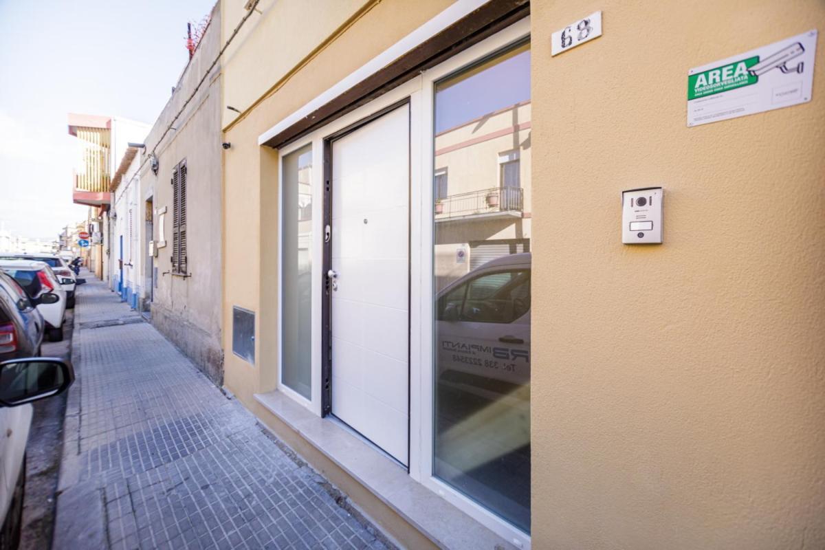 Bandiera 68 Apartment Cagliari Bagian luar foto